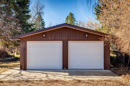 7223 Bow Crescent Nw, Calgary, AB - Outdoor With Exterior