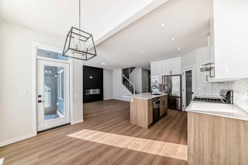 374 Corner Glen Way Ne, Calgary, AB - Indoor Photo Showing Kitchen