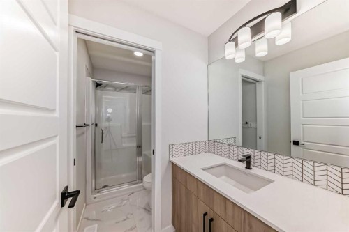 374 Corner Glen Way Ne, Calgary, AB - Indoor Photo Showing Bathroom