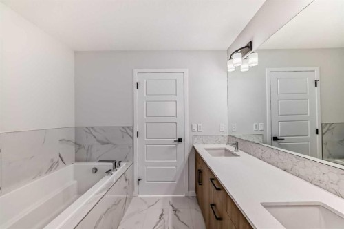 374 Corner Glen Way Ne, Calgary, AB - Indoor Photo Showing Bathroom