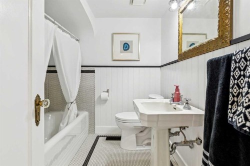 228 Crescent Road Nw, Calgary, AB - Indoor Photo Showing Bathroom