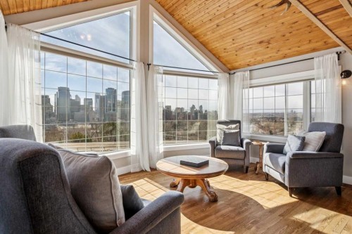 228 Crescent Road Nw, Calgary, AB - Indoor Photo Showing Other Room