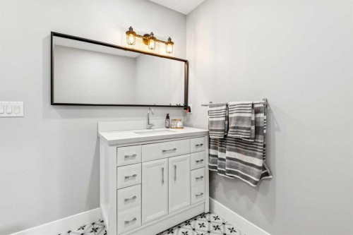 228 Crescent Road Nw, Calgary, AB - Indoor Photo Showing Other Room