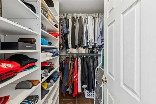 228 Crescent Road Nw, Calgary, AB - Indoor With Storage