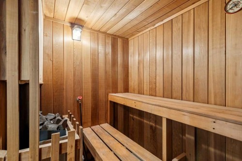 228 Crescent Road Nw, Calgary, AB - Indoor Photo Showing Other Room