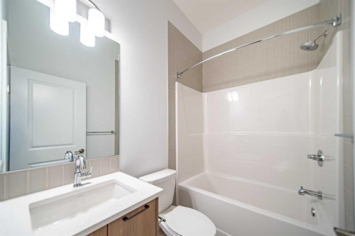 73 Royston Grove Nw, Calgary, AB - Indoor Photo Showing Bathroom