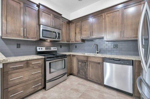 102-1005B Westmount Drive, Strathmore, AB - Indoor Photo Showing Kitchen With Stainless Steel Kitchen With Double Sink