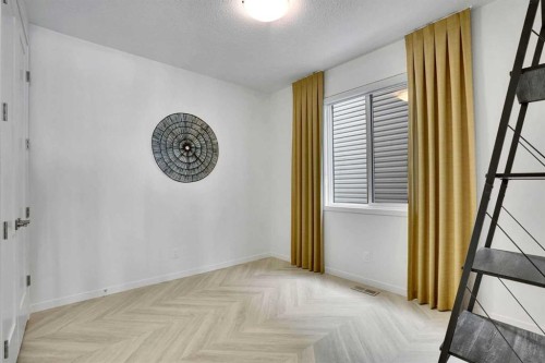 195 Lucas Common Nw, Calgary, AB - Indoor Photo Showing Other Room