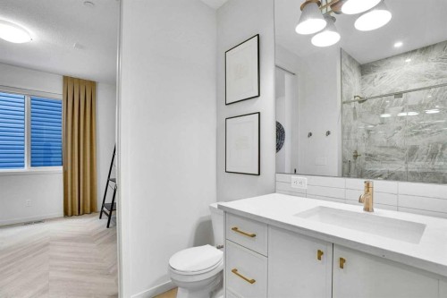 195 Lucas Common Nw, Calgary, AB - Indoor Photo Showing Bathroom