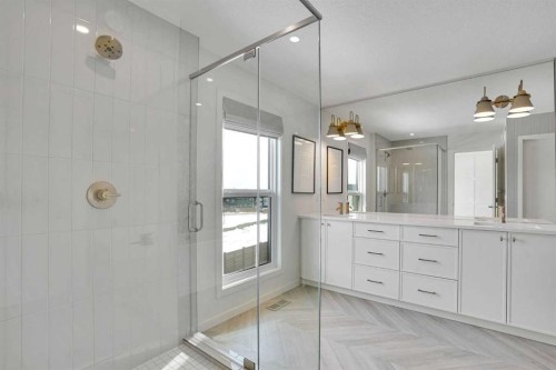 195 Lucas Common Nw, Calgary, AB - Indoor Photo Showing Bathroom