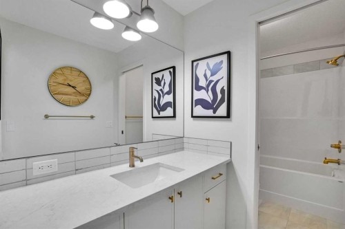 195 Lucas Common Nw, Calgary, AB - Indoor Photo Showing Bathroom