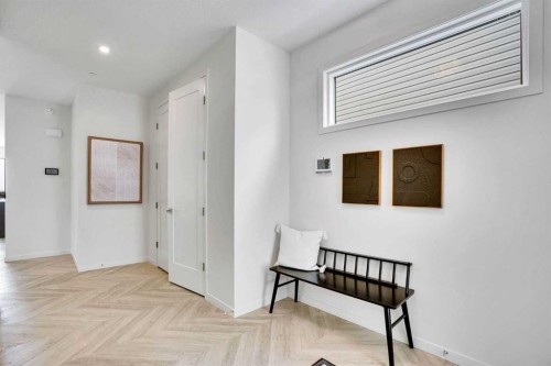 195 Lucas Common Nw, Calgary, AB - Indoor Photo Showing Other Room