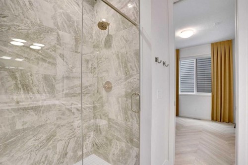 195 Lucas Common Nw, Calgary, AB - Indoor Photo Showing Bathroom