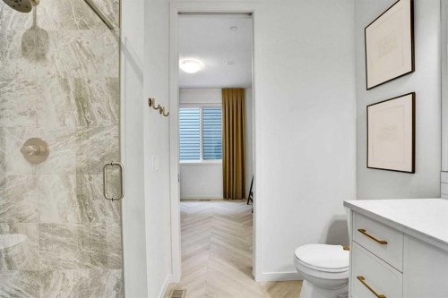 195 Lucas Common Nw, Calgary, AB - Indoor Photo Showing Bathroom
