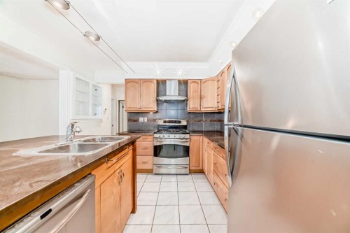 820 9A Street Ne, Calgary, AB - Indoor Photo Showing Kitchen With Stainless Steel Kitchen With Double Sink