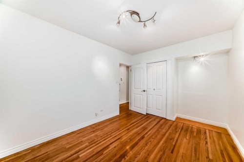 820 9A Street Ne, Calgary, AB - Indoor Photo Showing Other Room