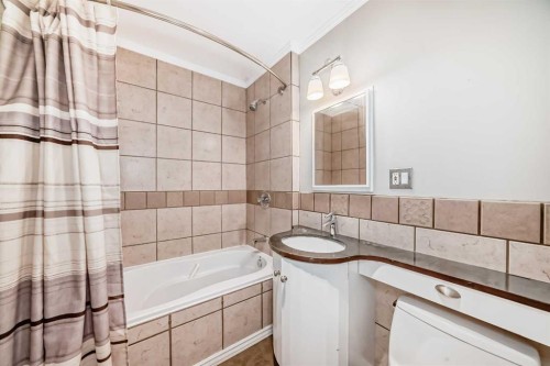 820 9A Street Ne, Calgary, AB - Indoor Photo Showing Bathroom