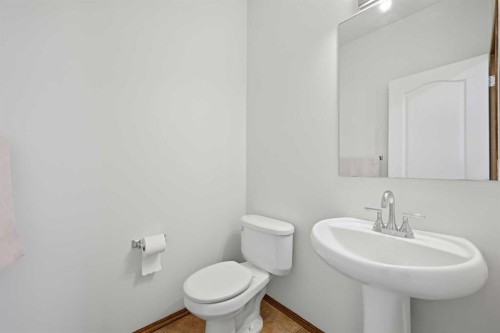 125 Panamount Heath Nw, Calgary, AB - Indoor Photo Showing Bathroom