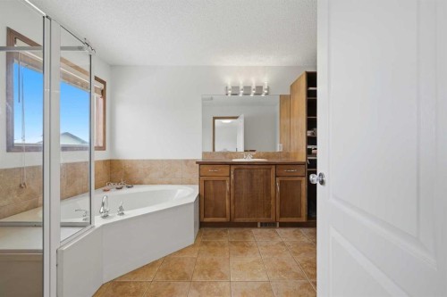 125 Panamount Heath Nw, Calgary, AB - Indoor Photo Showing Bathroom