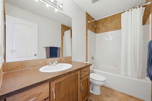 125 Panamount Heath Nw, Calgary, AB - Indoor Photo Showing Bathroom