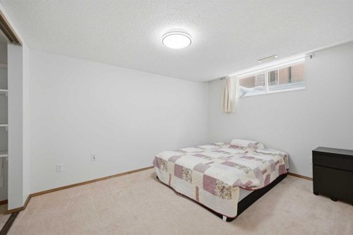 125 Panamount Heath Nw, Calgary, AB - Indoor Photo Showing Bedroom