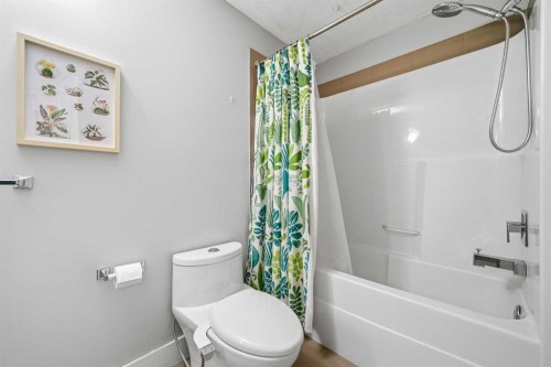 103-201 20 Avenue Ne, Calgary, AB - Indoor Photo Showing Bathroom