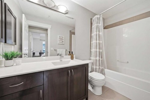 103-201 20 Avenue Ne, Calgary, AB - Indoor Photo Showing Bathroom