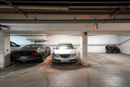 103-201 20 Avenue Ne, Calgary, AB - Indoor Photo Showing Garage