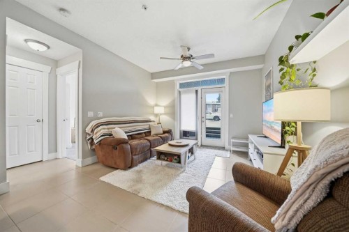 103-201 20 Avenue Ne, Calgary, AB - Indoor Photo Showing Living Room