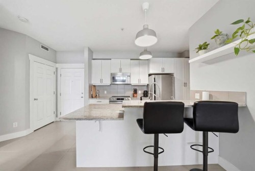 103-201 20 Avenue Ne, Calgary, AB - Indoor Photo Showing Kitchen