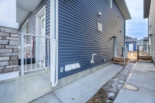 17 Creekstone Drive Sw, Calgary, AB 