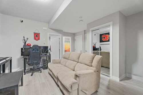 17 Creekstone Drive Sw, Calgary, AB 