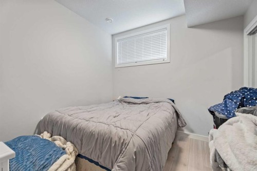 17 Creekstone Drive Sw, Calgary, AB 