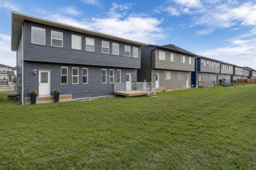 17 Creekstone Drive Sw, Calgary, AB 