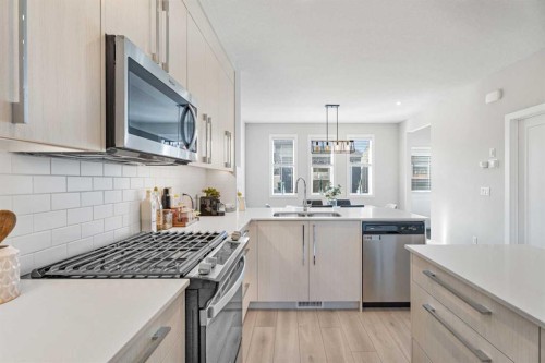 17 Creekstone Drive Sw, Calgary, AB 
