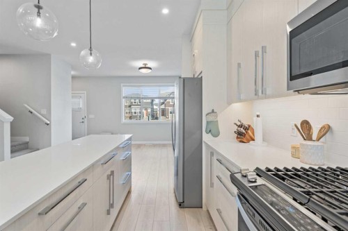 17 Creekstone Drive Sw, Calgary, AB 