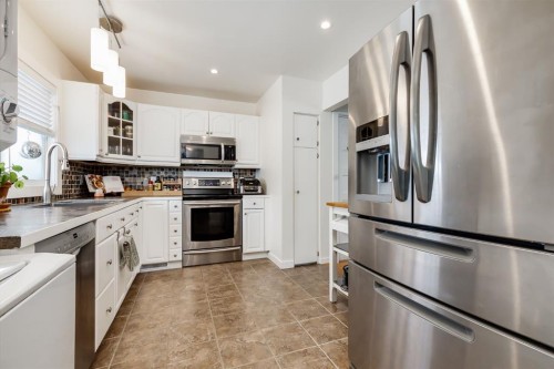 11 Foley Road Se, Calgary, AB - Indoor Photo Showing Kitchen
