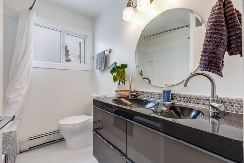 11 Foley Road Se, Calgary, AB - Indoor Photo Showing Bathroom