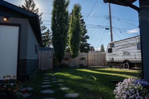 11 Foley Road Se, Calgary, AB - Outdoor
