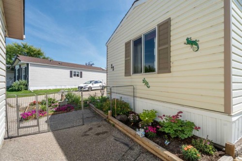 22 Doubletree Way, Strathmore, AB 