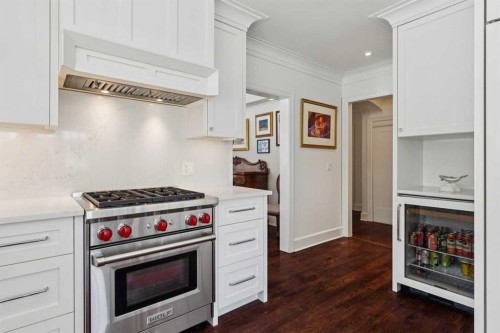 2210 12 Street Sw, Calgary, AB - Indoor Photo Showing Kitchen With Upgraded Kitchen