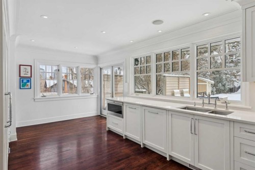 2210 12 Street Sw, Calgary, AB - Indoor