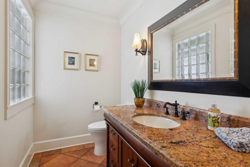 2210 12 Street Sw, Calgary, AB - Indoor Photo Showing Bathroom