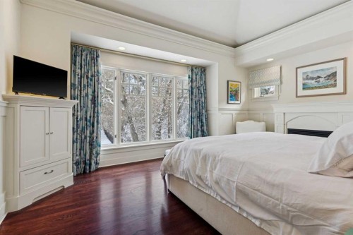 2210 12 Street Sw, Calgary, AB - Indoor Photo Showing Bedroom