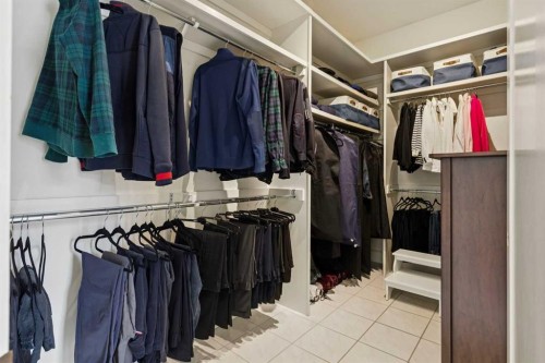 2210 12 Street Sw, Calgary, AB - Indoor With Storage