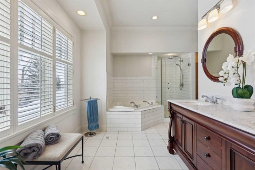 2210 12 Street Sw, Calgary, AB - Indoor Photo Showing Bathroom