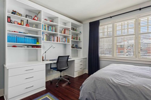 2210 12 Street Sw, Calgary, AB - Indoor Photo Showing Bedroom
