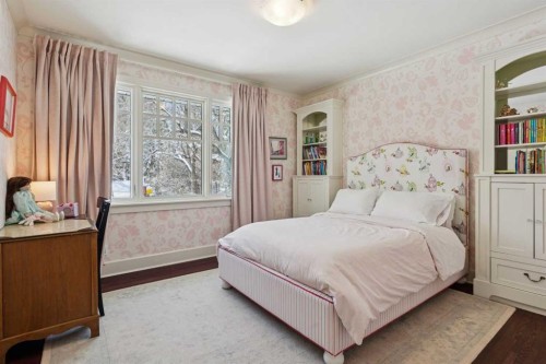 2210 12 Street Sw, Calgary, AB - Indoor Photo Showing Bedroom