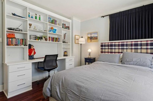 2210 12 Street Sw, Calgary, AB - Indoor Photo Showing Bedroom