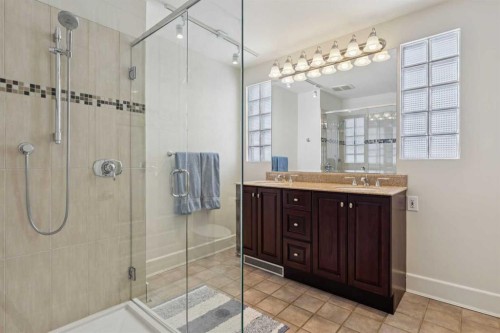 2210 12 Street Sw, Calgary, AB - Indoor Photo Showing Bathroom